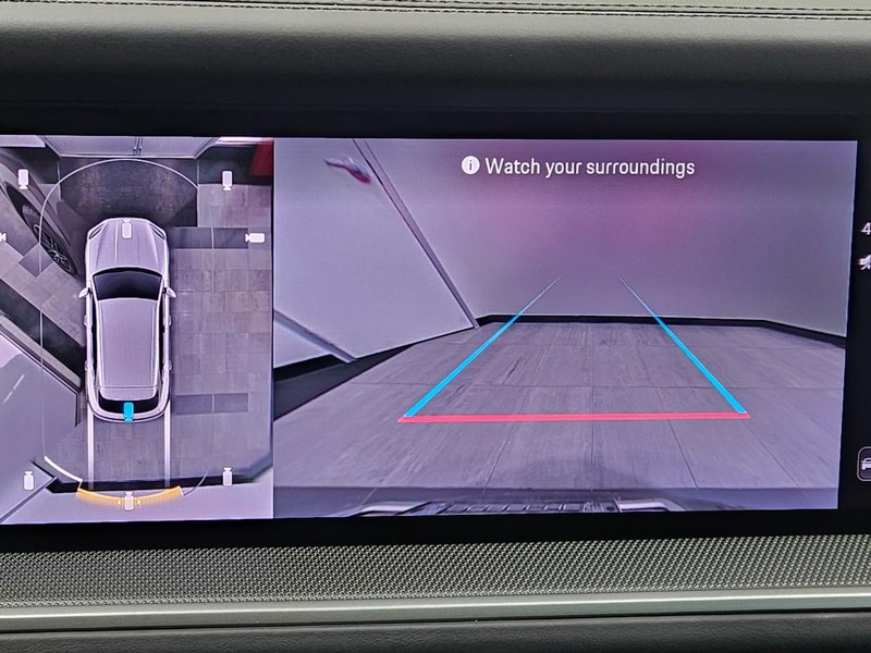 Porsche Cayenne Vehicle Full-screen Gallery Image 22