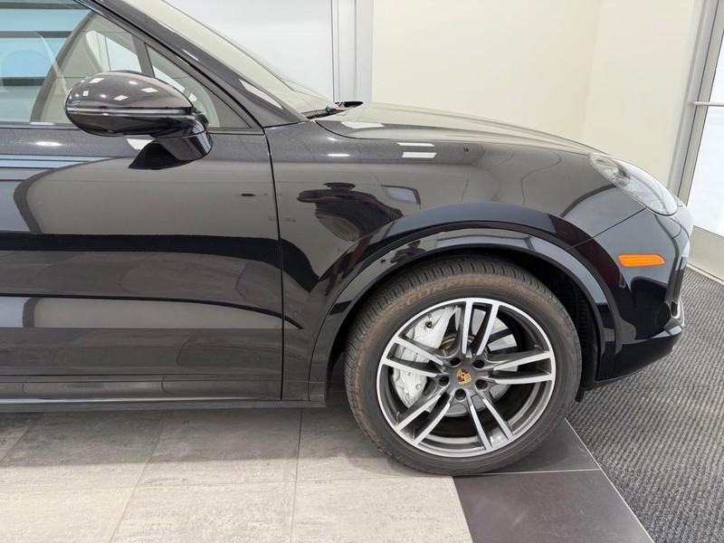 Porsche Cayenne Vehicle Full-screen Gallery Image 10