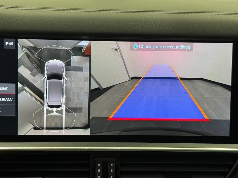 Porsche Cayenne Vehicle Full-screen Gallery Image 23