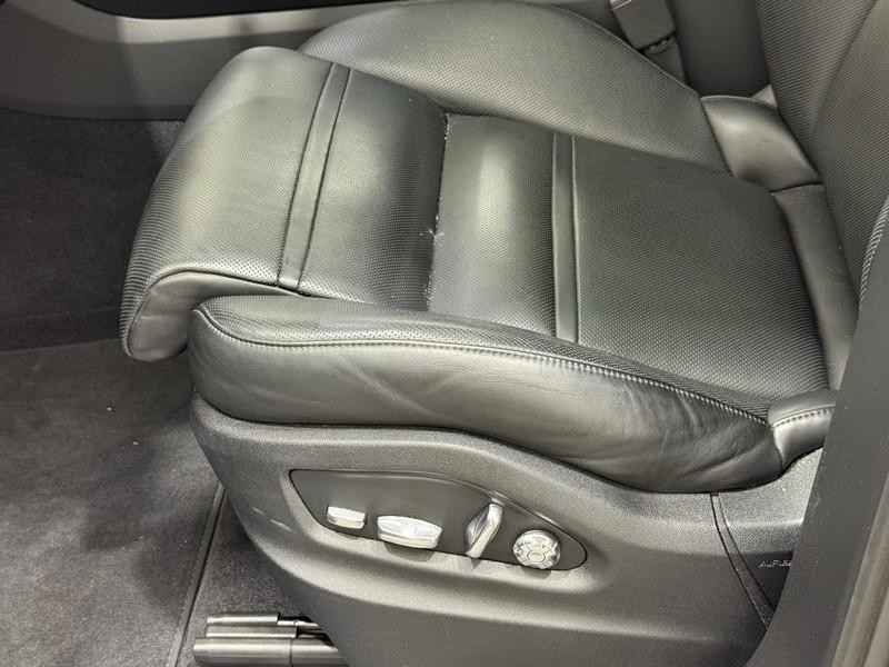 Porsche Cayenne Vehicle Full-screen Gallery Image 26