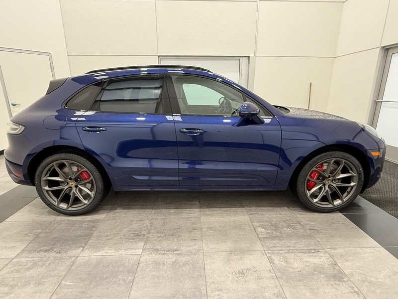 Porsche Macan Vehicle Full-screen Gallery Image 9