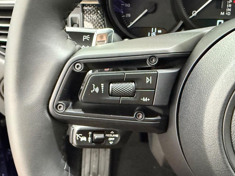 Porsche Macan Vehicle Full-screen Gallery Image 21