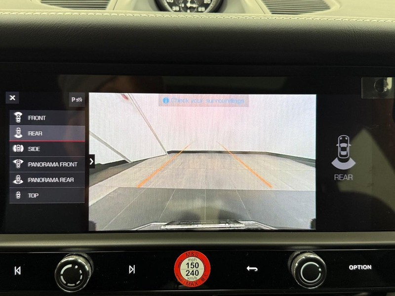 Porsche Macan Vehicle Full-screen Gallery Image 23