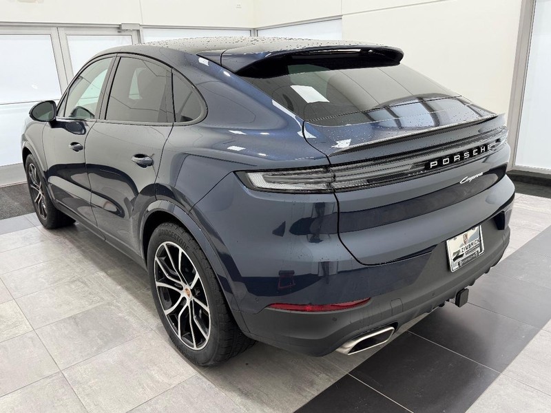 Porsche Cayenne Vehicle Full-screen Gallery Image 3