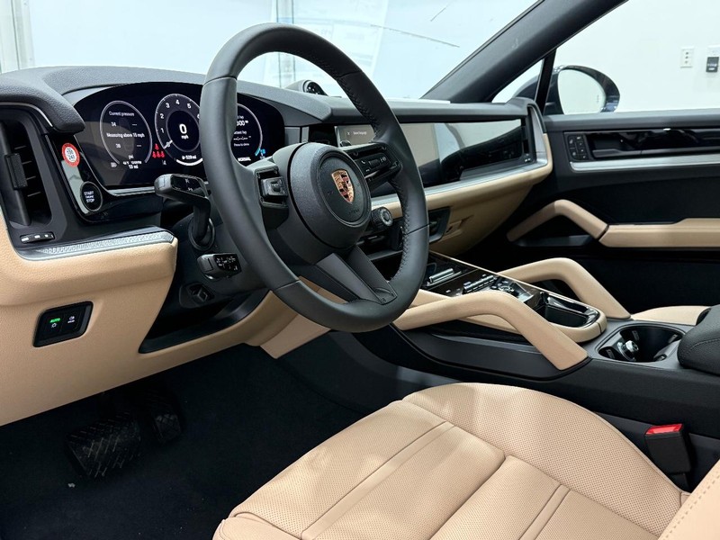 Porsche Cayenne Vehicle Full-screen Gallery Image 4