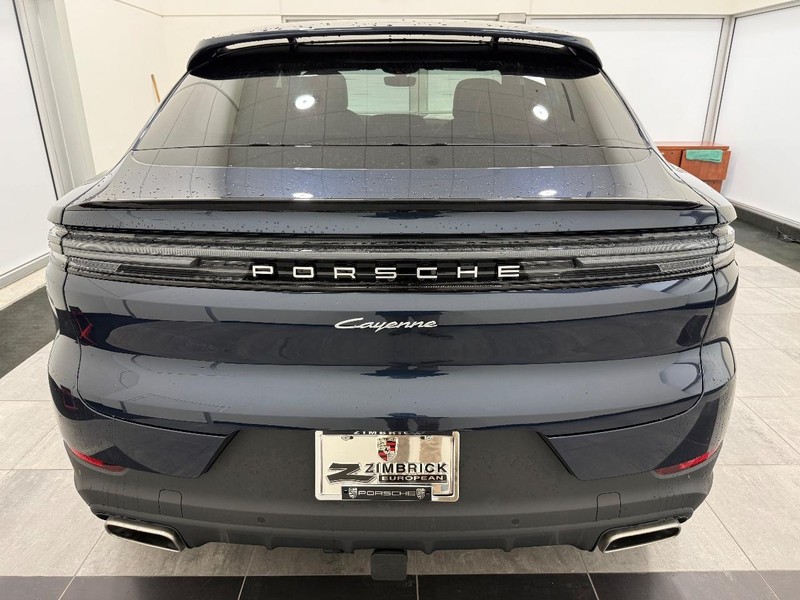 Porsche Cayenne Vehicle Full-screen Gallery Image 6