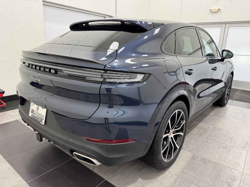 Porsche Cayenne Vehicle Full-screen Gallery Image 7