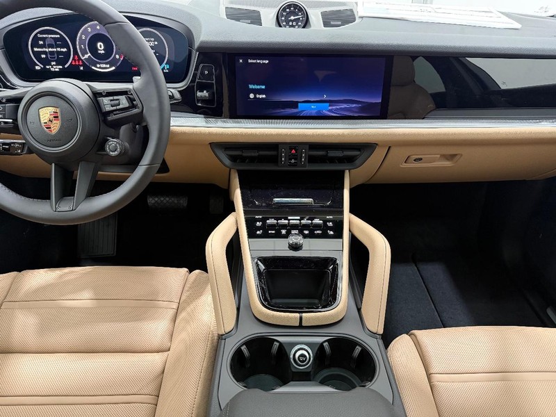Porsche Cayenne Vehicle Full-screen Gallery Image 14
