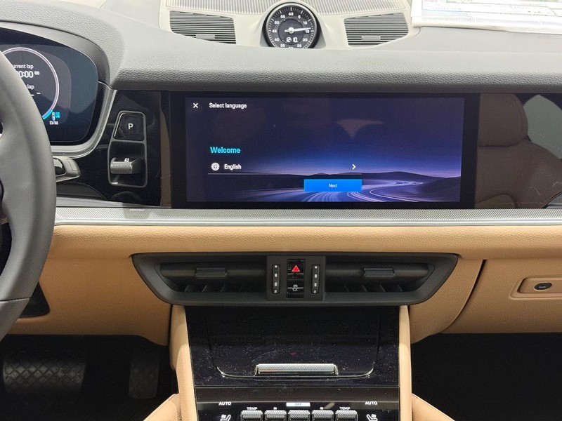 Porsche Cayenne Vehicle Full-screen Gallery Image 15