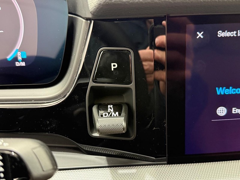 Porsche Cayenne Vehicle Full-screen Gallery Image 22