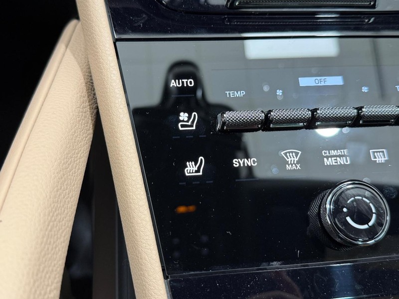 Porsche Cayenne Vehicle Full-screen Gallery Image 24