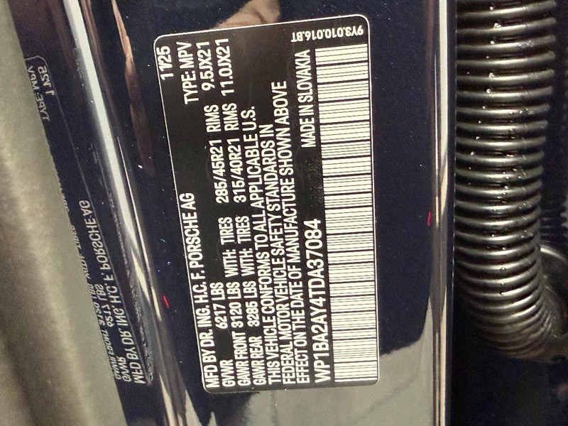 Porsche Cayenne Vehicle Full-screen Gallery Image 27