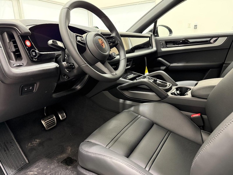 Porsche Cayenne Vehicle Full-screen Gallery Image 4