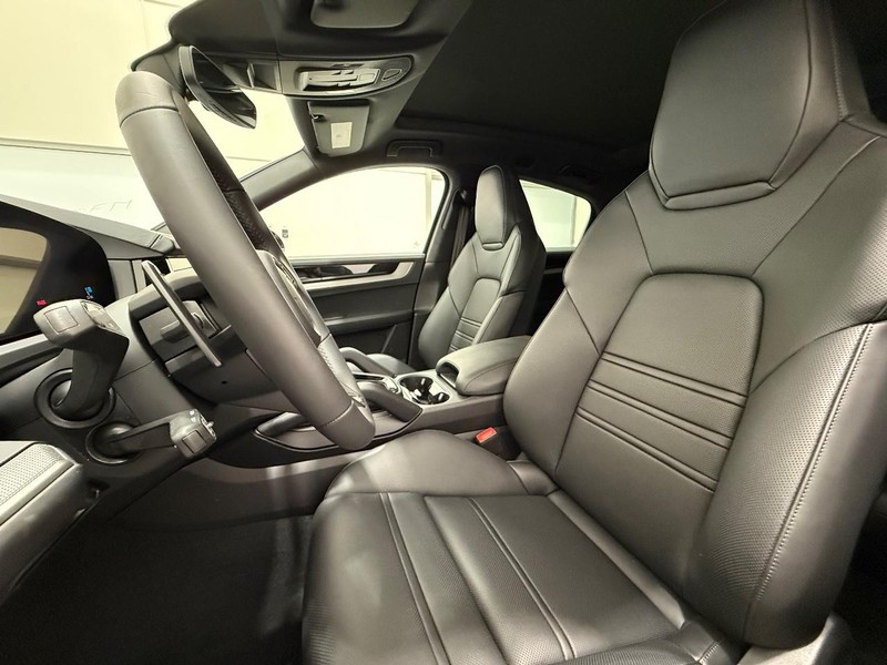 Porsche Cayenne Vehicle Full-screen Gallery Image 5