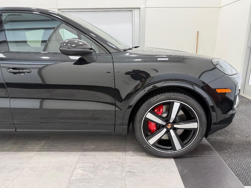 Porsche Cayenne Vehicle Full-screen Gallery Image 10