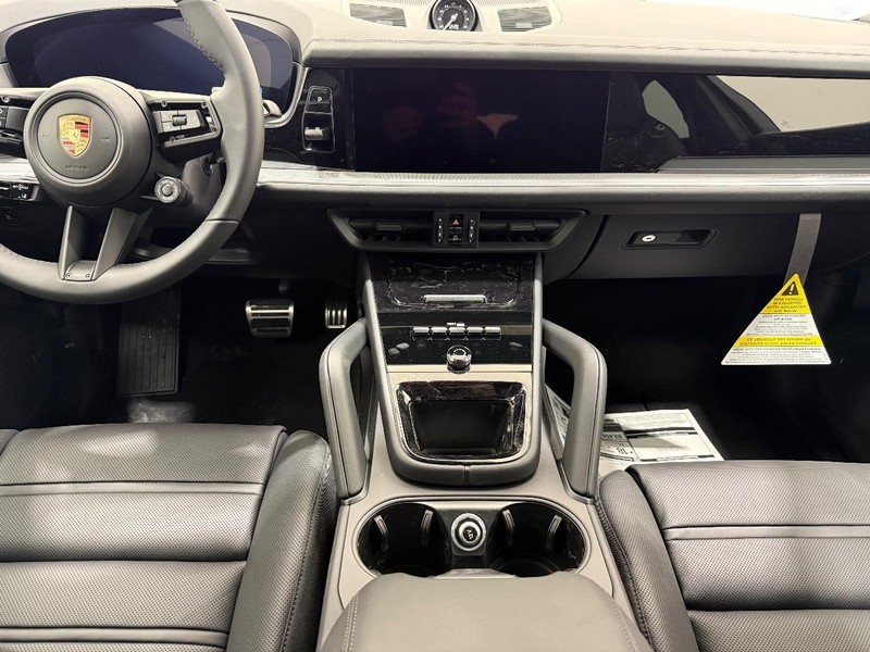 Porsche Cayenne Vehicle Full-screen Gallery Image 14