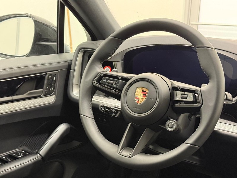 Porsche Cayenne Vehicle Full-screen Gallery Image 16