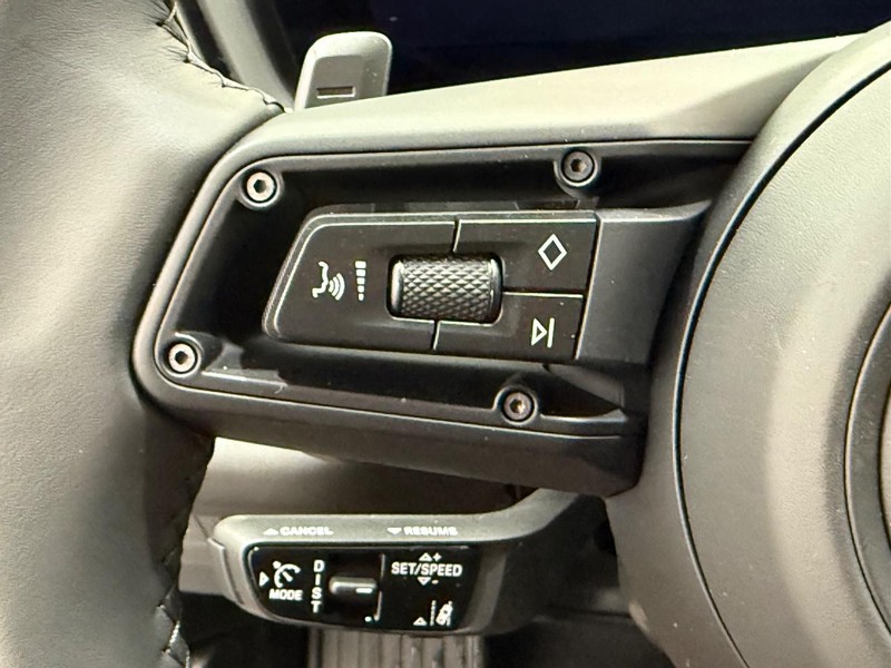 Porsche Cayenne Vehicle Full-screen Gallery Image 20