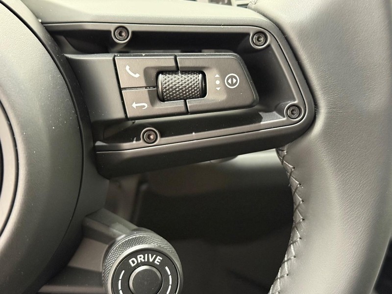 Porsche Cayenne Vehicle Full-screen Gallery Image 21