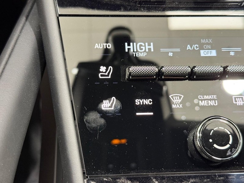 Porsche Cayenne Vehicle Full-screen Gallery Image 24