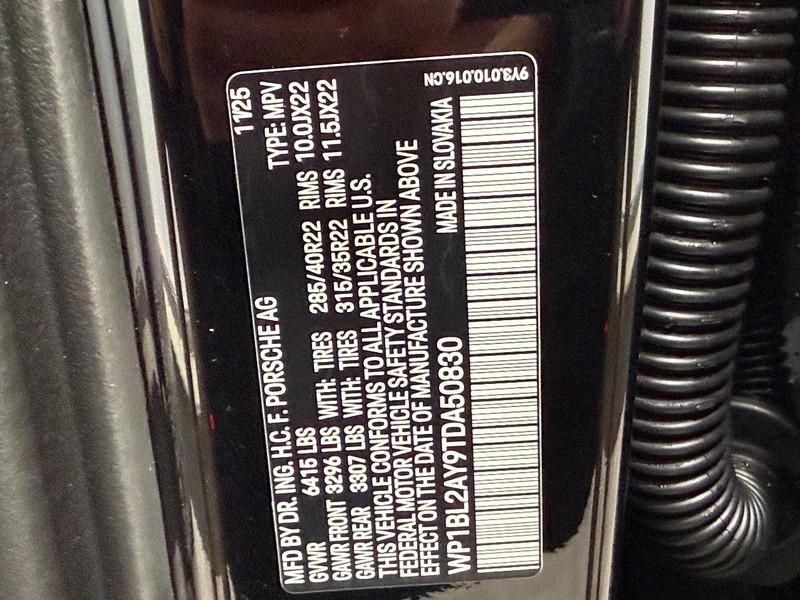 Porsche Cayenne Vehicle Full-screen Gallery Image 27