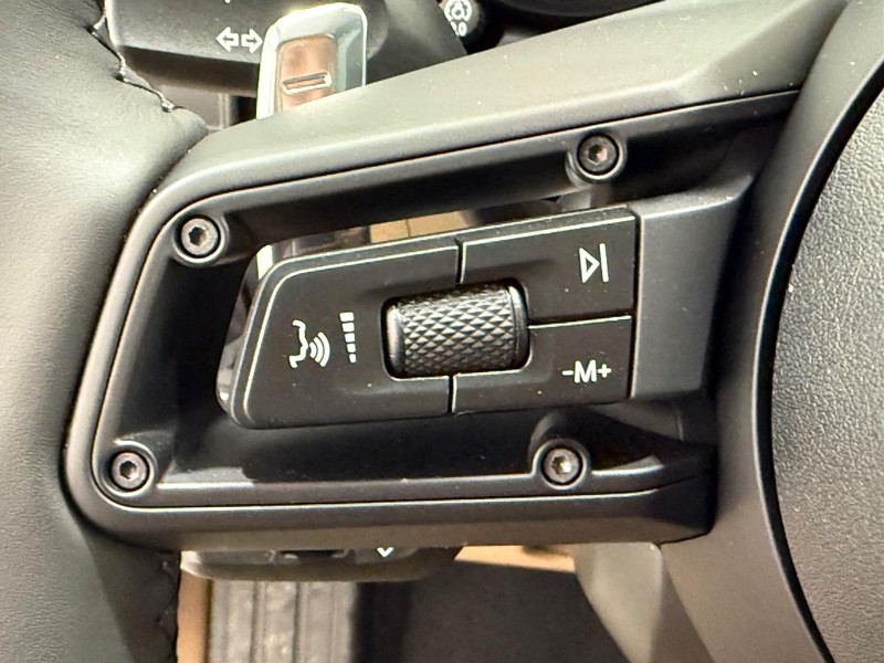 Porsche Macan Vehicle Full-screen Gallery Image 20