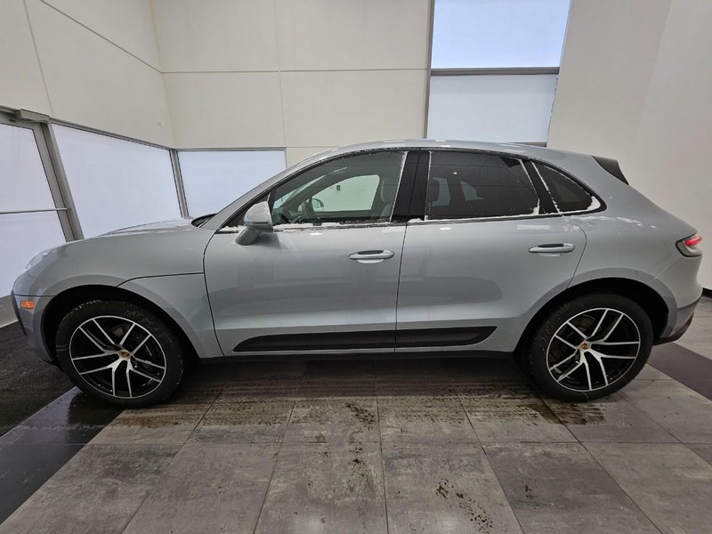 Porsche Macan Vehicle Full-screen Gallery Image 2