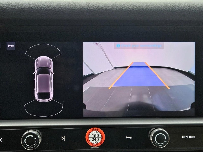 Porsche Macan Vehicle Full-screen Gallery Image 22