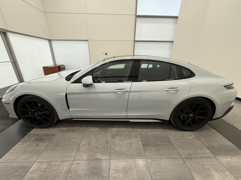 Porsche Panamera Vehicle Full-screen Gallery Image 2