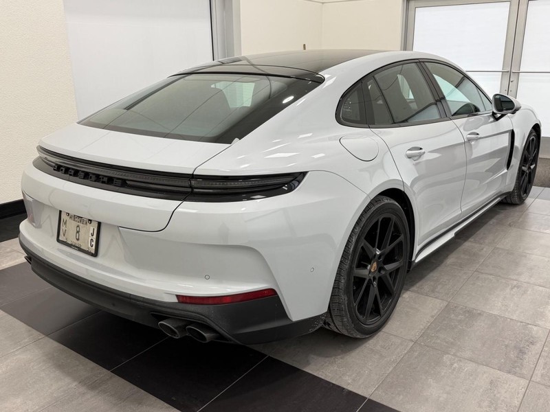 Porsche Panamera Vehicle Full-screen Gallery Image 7