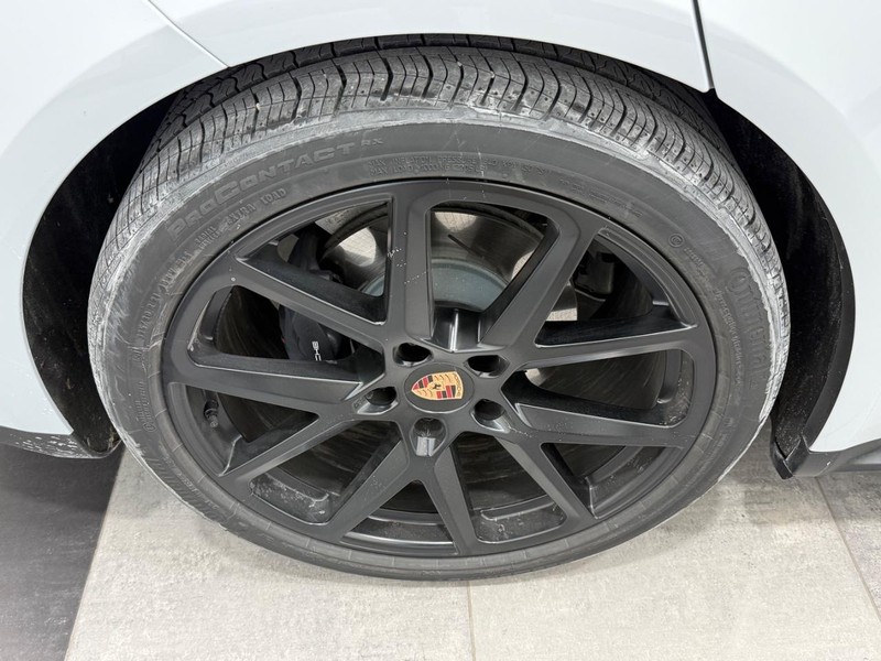 Porsche Panamera Vehicle Full-screen Gallery Image 8