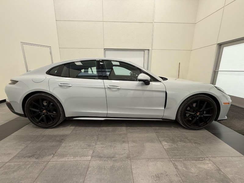 Porsche Panamera Vehicle Full-screen Gallery Image 9