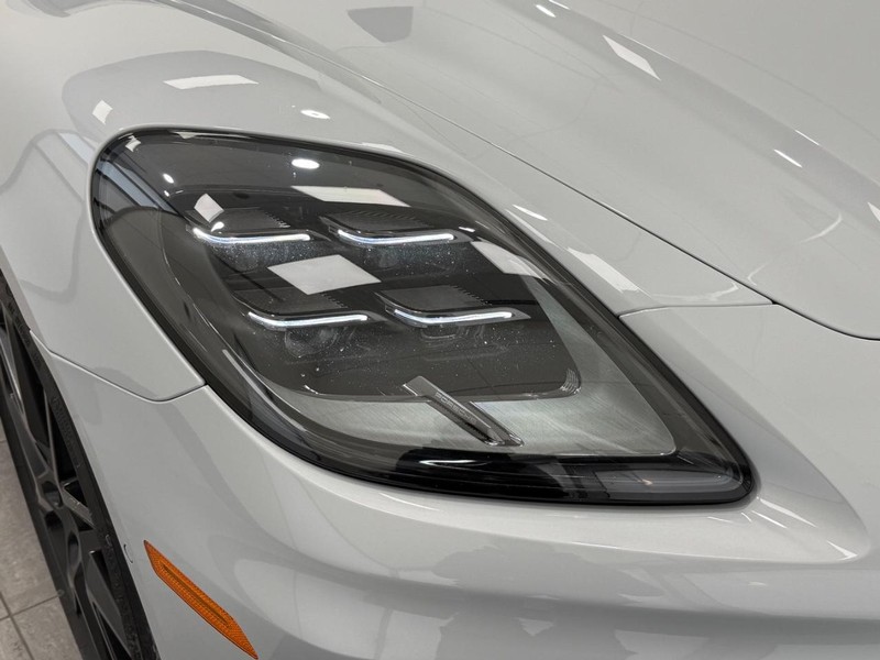 Porsche Panamera Vehicle Full-screen Gallery Image 11