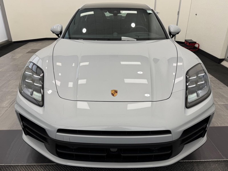 Porsche Panamera Vehicle Full-screen Gallery Image 12