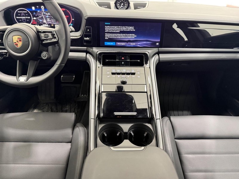 Porsche Panamera Vehicle Full-screen Gallery Image 14