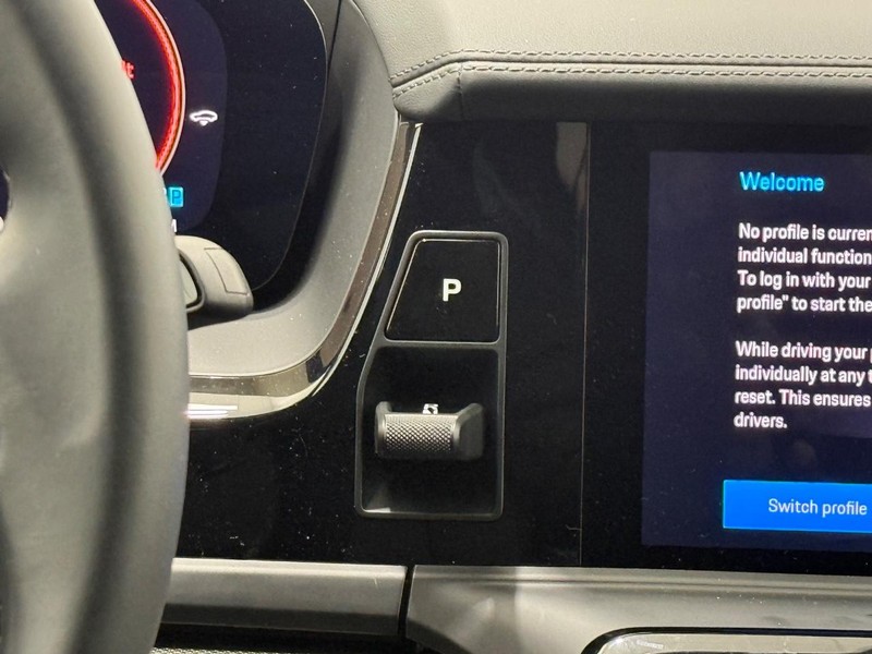 Porsche Panamera Vehicle Full-screen Gallery Image 16