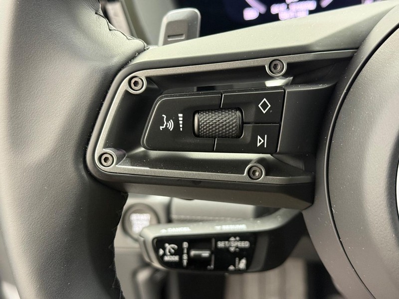 Porsche Panamera Vehicle Full-screen Gallery Image 20