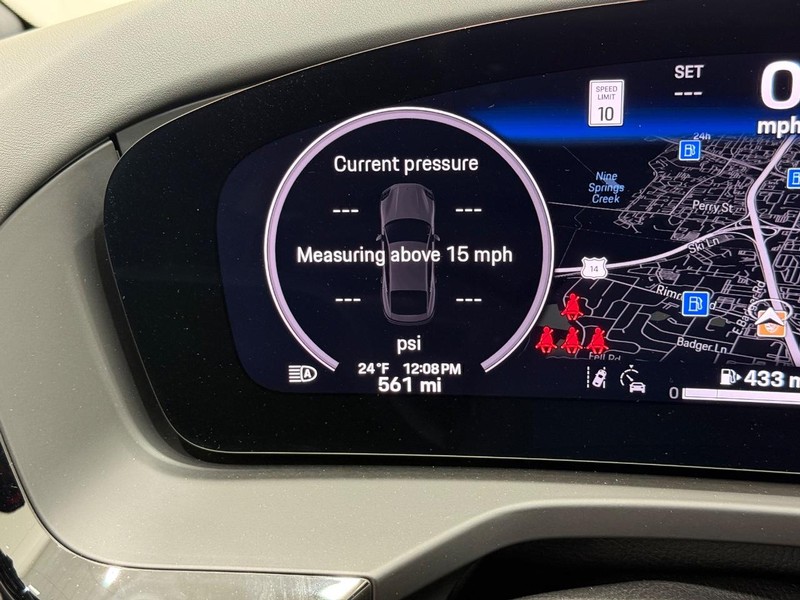 Porsche Panamera Vehicle Full-screen Gallery Image 22