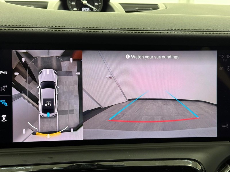 Porsche Panamera Vehicle Full-screen Gallery Image 23