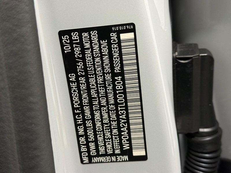 Porsche Panamera Vehicle Full-screen Gallery Image 27