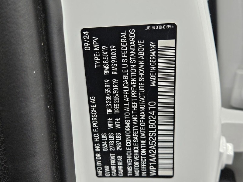 Porsche Macan Vehicle Full-screen Gallery Image 26