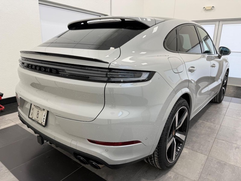 Porsche Cayenne Vehicle Full-screen Gallery Image 7