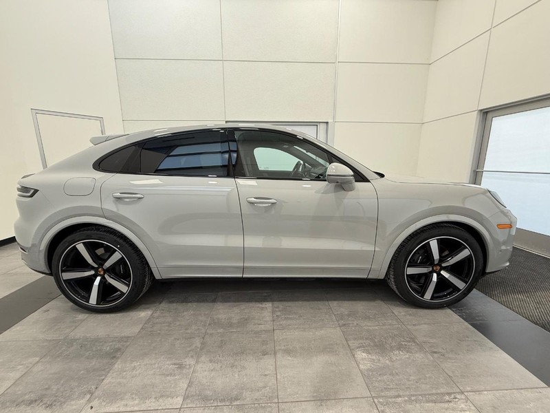 Porsche Cayenne Vehicle Full-screen Gallery Image 9