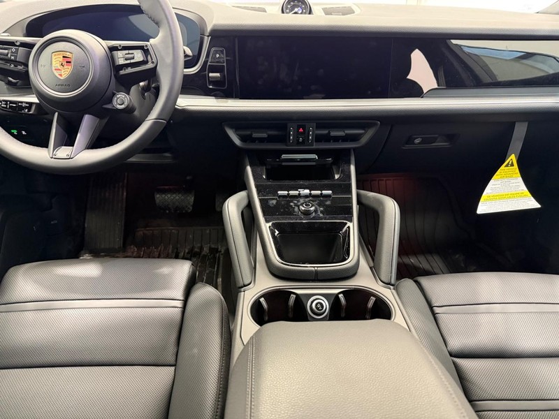 Porsche Cayenne Vehicle Full-screen Gallery Image 13