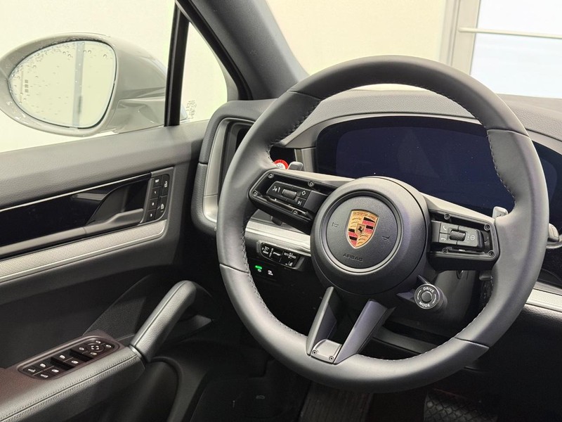 Porsche Cayenne Vehicle Full-screen Gallery Image 15