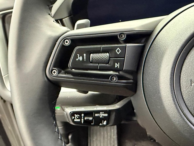 Porsche Cayenne Vehicle Full-screen Gallery Image 18