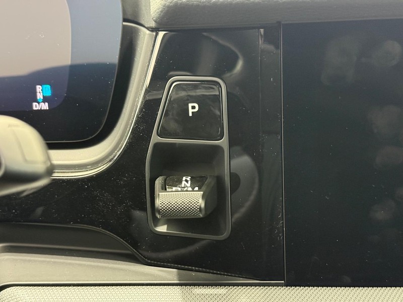 Porsche Cayenne Vehicle Full-screen Gallery Image 21