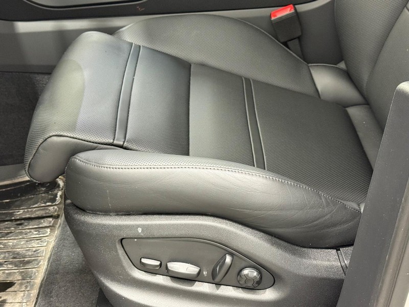 Porsche Cayenne Vehicle Full-screen Gallery Image 25