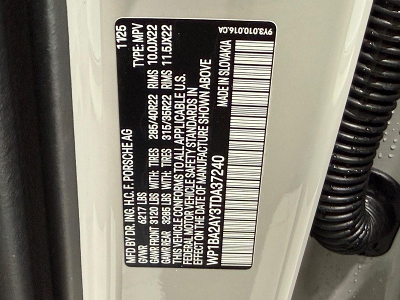 Porsche Cayenne Vehicle Full-screen Gallery Image 26