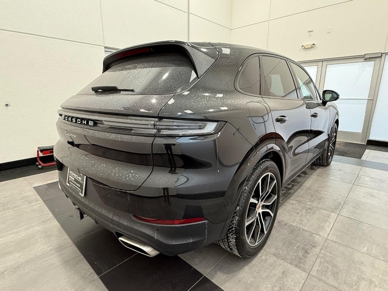 Porsche Cayenne Vehicle Full-screen Gallery Image 7